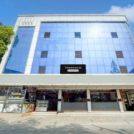 Super Townhouse City Center Ernakulam Kochi Exterior photo
