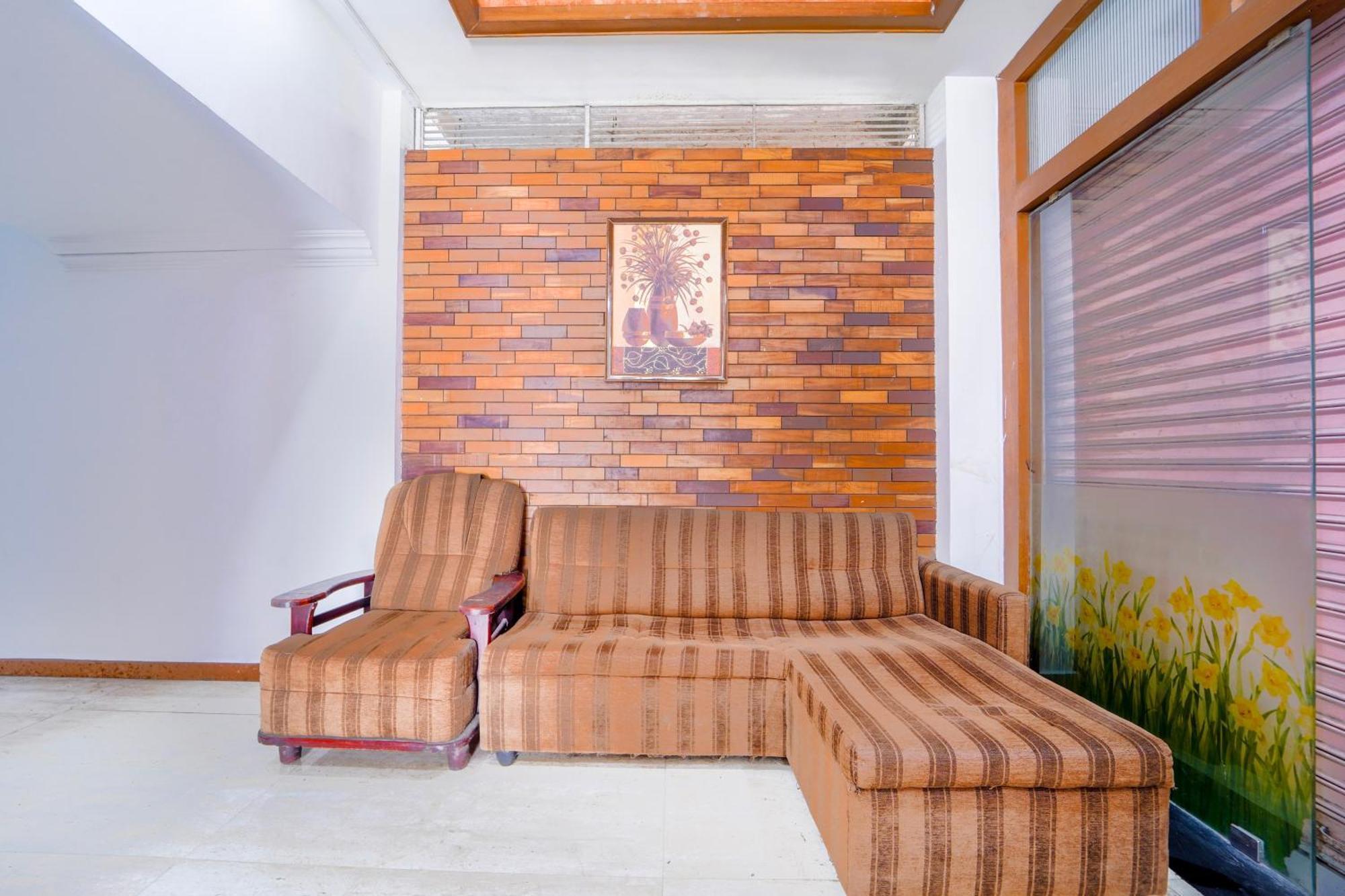 Super Townhouse City Center Ernakulam Kochi Exterior photo