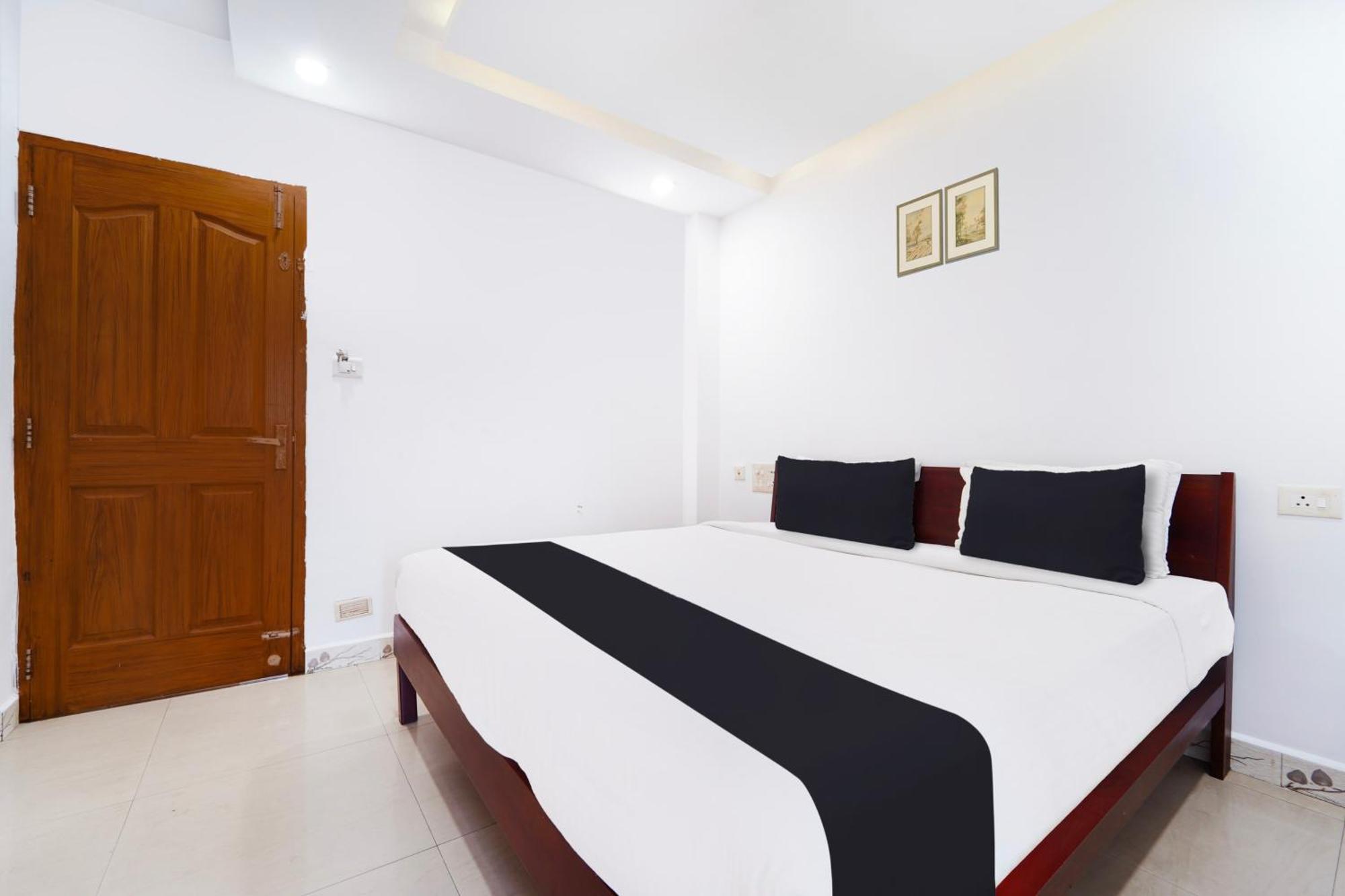 Super Townhouse City Center Ernakulam Kochi Exterior photo