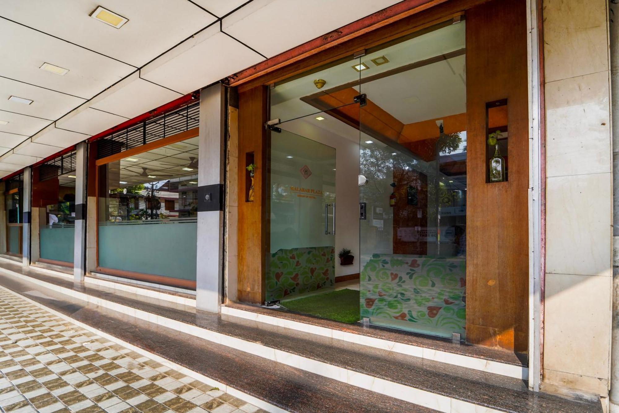 Super Townhouse City Center Ernakulam Kochi Exterior photo