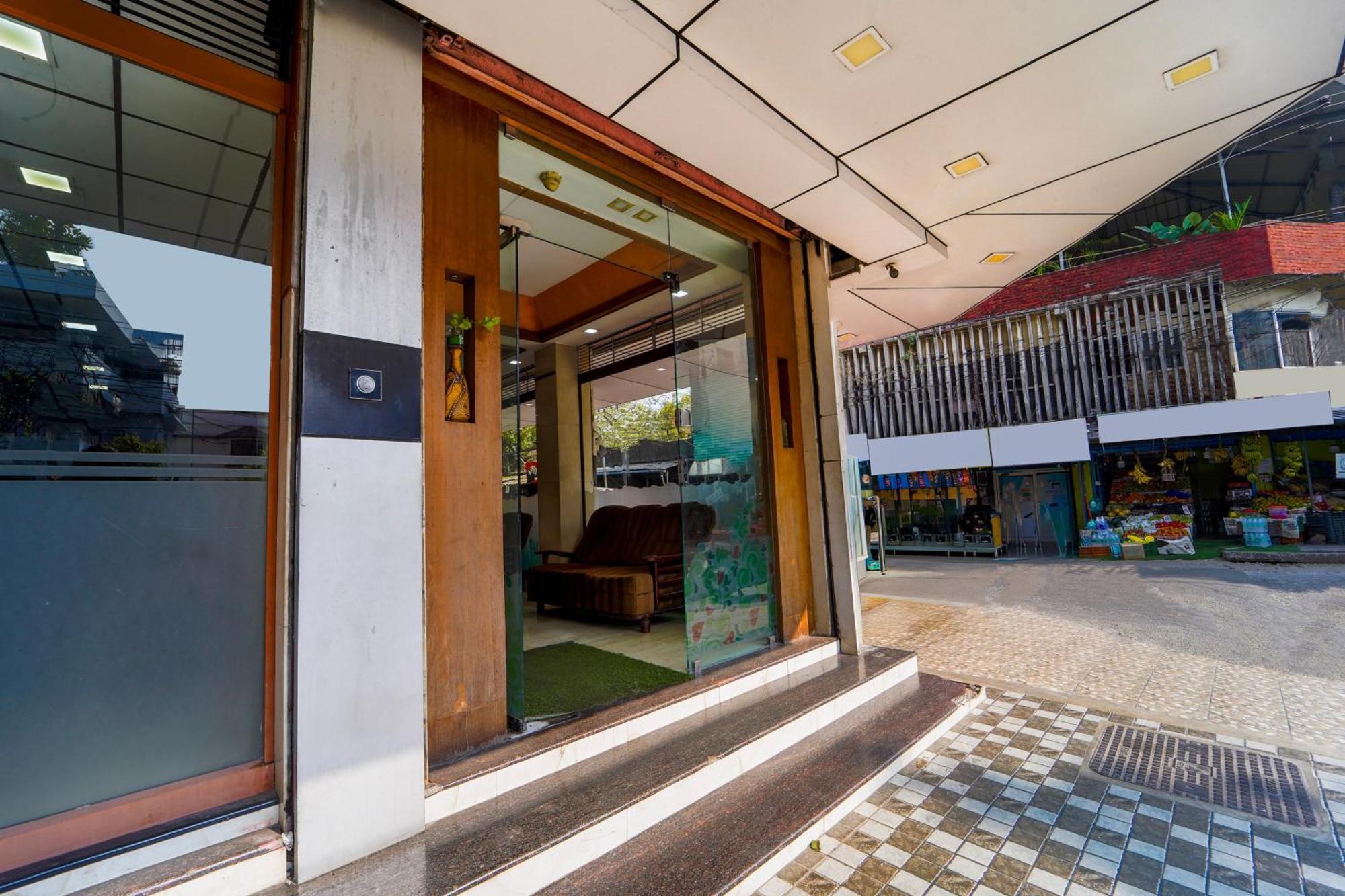 Super Townhouse City Center Ernakulam Kochi Exterior photo
