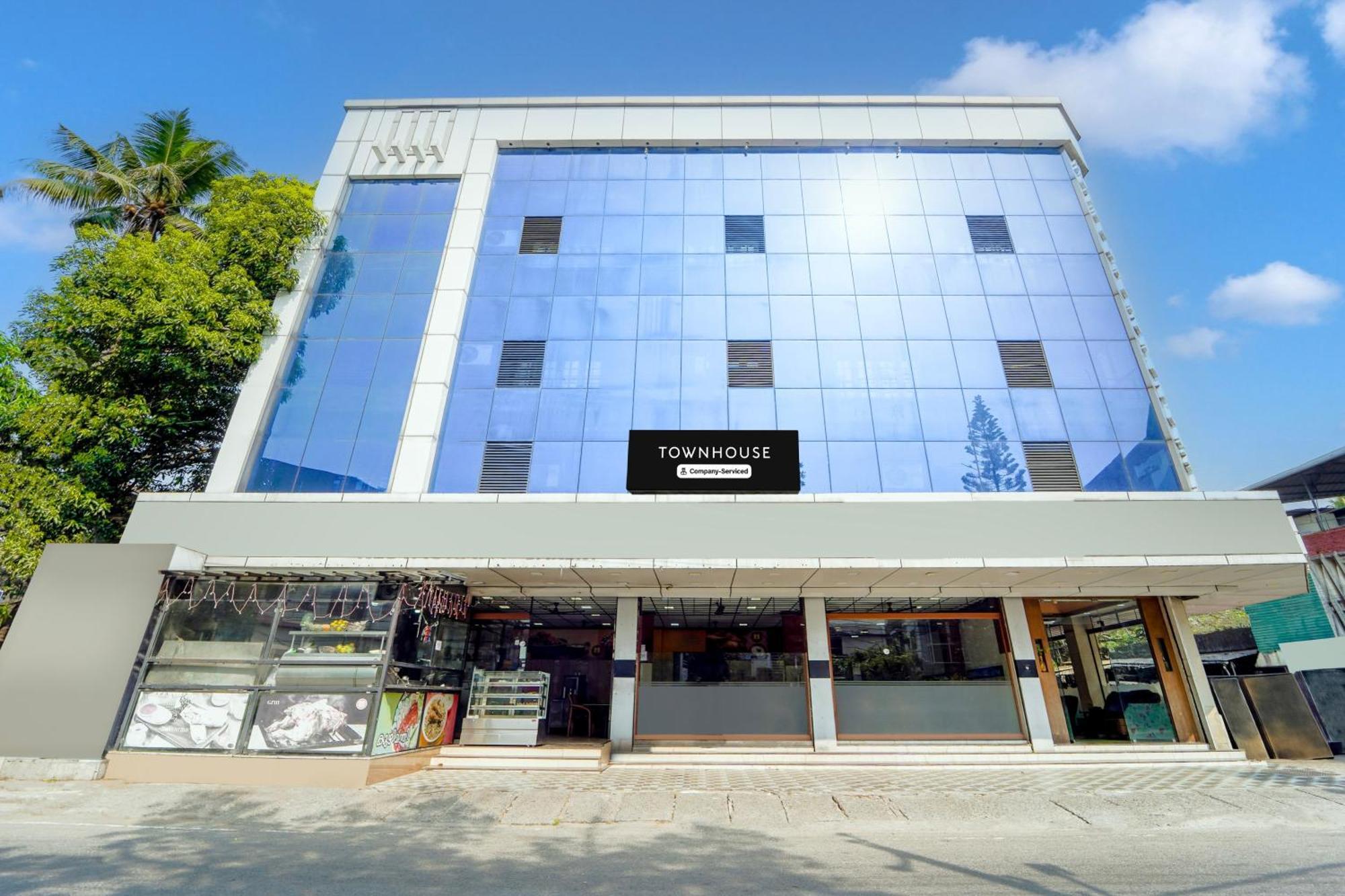 Super Townhouse City Center Ernakulam Kochi Exterior photo